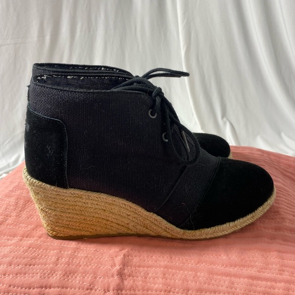 Toms shoe/boot, espadrille wedge, size 8, black, boho - Picture 4 of 7